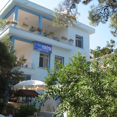 Mavi Pension Hotel ไอวาลิค ภายนอก รูปภาพ