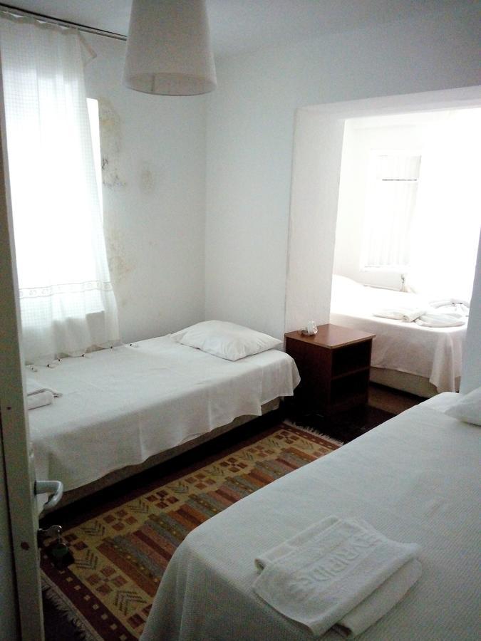 Mavi Pension Hotel ไอวาลิค ภายนอก รูปภาพ