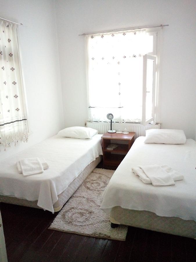 Mavi Pension Hotel ไอวาลิค ภายนอก รูปภาพ